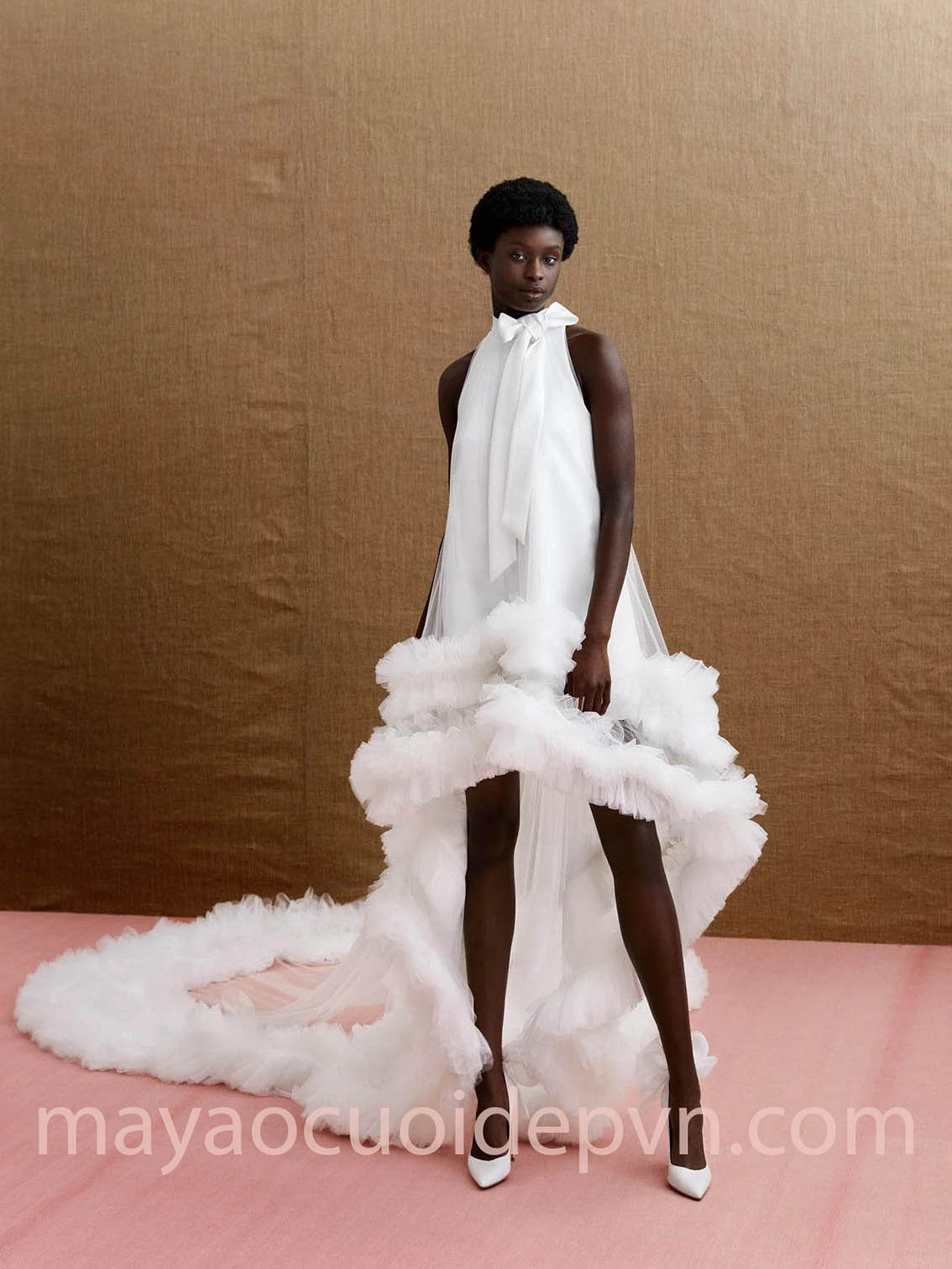 áo cưới ngắn phối áo choàng dún bèo