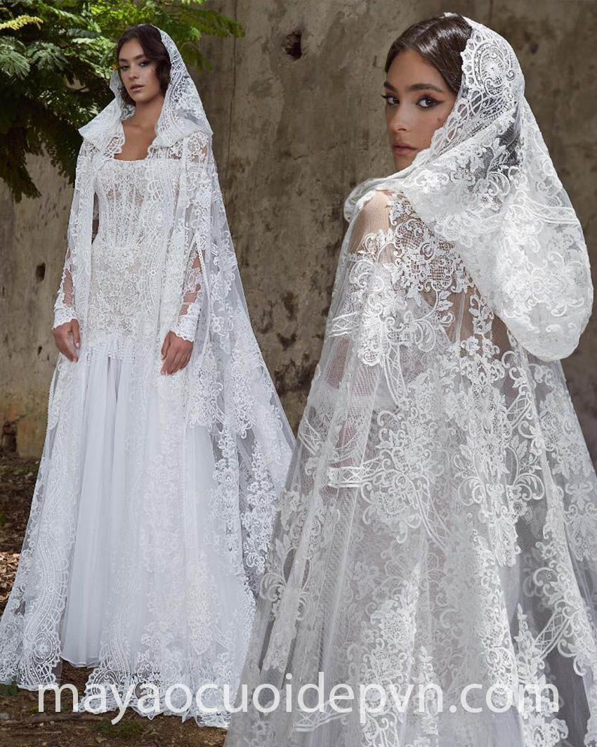 mẫu đầm cưới phối áo choàng có mũ trùm đầu